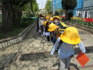 ４月当初の集団登館の様子