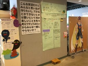 CAPSロビーに出来た掲示板の写真